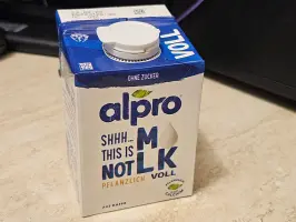 Shhh This Is Not Milk Plant-Based & Whole 3.5 % Fat 0.5 L