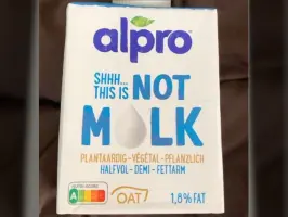 Shhh This Is Not Milk Plant-Based & Whole 1.8 % Fat 0.5 L